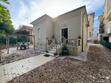 Casa indipendente in vendita a Rimini RN