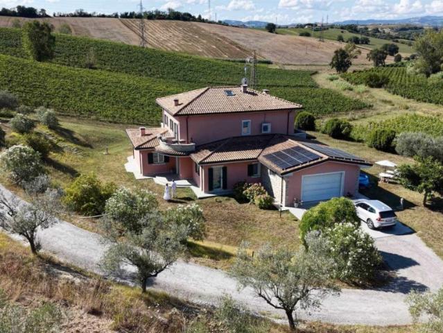 Casa indipendente in vendita a Rimini