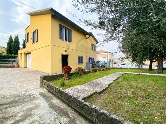 Casa indipendente in vendita a Rimini
