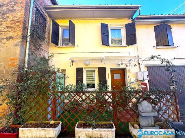 Casa indipendente in vendita a Rio Saliceto RE