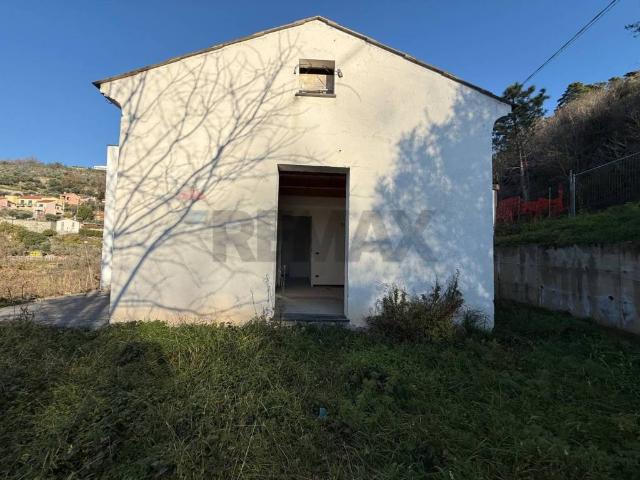 Casa indipendente in vendita a Tovo San Giacomo SV