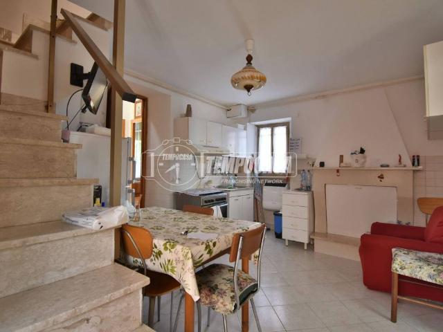 Casa indipendente in vendita a Tolentino MC