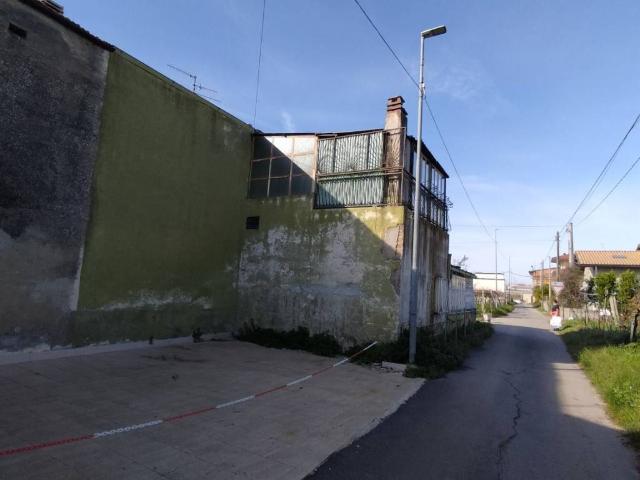 Casa indipendente in vendita a Tollo CH