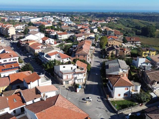 Casa indipendente in vendita a Tollo CH