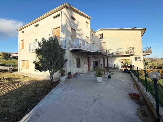 Casa indipendente in vendita a Torano Nuovo TE