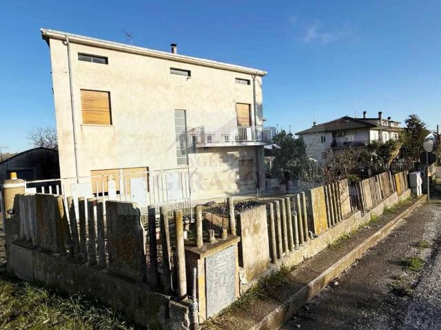 Casa indipendente in vendita a Torano Nuovo TE