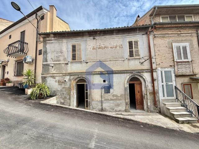 Casa indipendente in vendita a Torino di Sangro CH