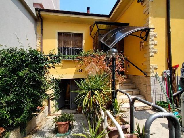 Casa indipendente in vendita a Torino TO