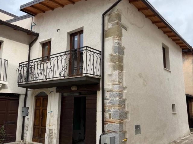 Casa indipendente in vendita a Tornimparte AQ