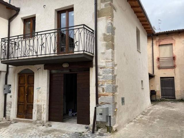 Casa indipendente in vendita a Tornimparte AQ