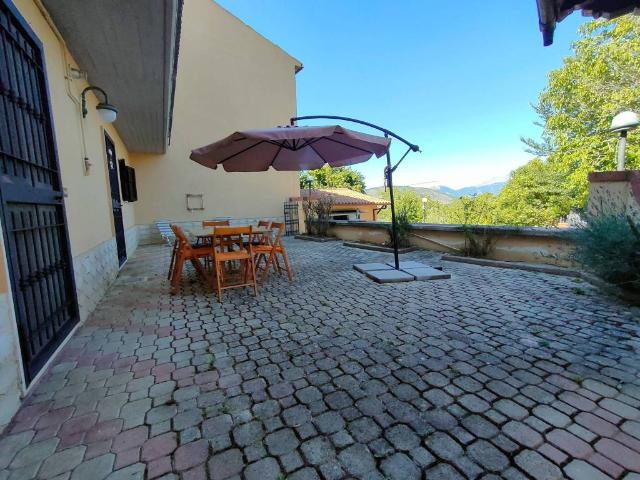 Casa indipendente in vendita a Tornimparte AQ