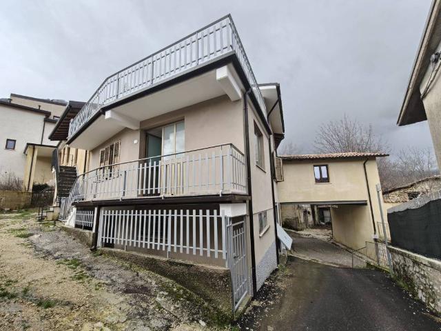 Casa indipendente in vendita a Tornimparte AQ