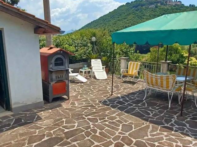 Casa indipendente in vendita a Torre Cajetani