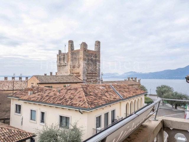 Palazzo / Stabile in vendita a Torri del Benaco VR