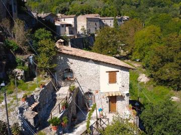 Casa indipendente in vendita a Torri in Sabina RI