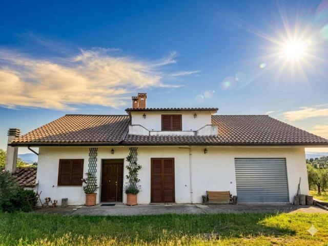 Casa indipendente in vendita a Torri in Sabina RI