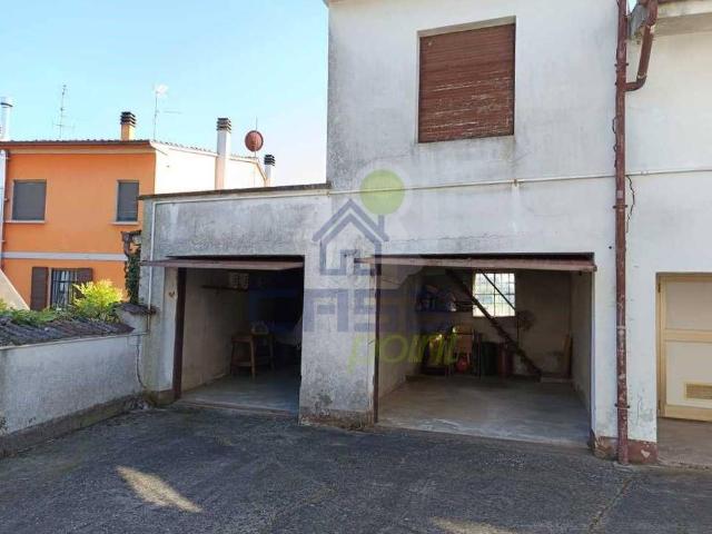 Casa indipendente in vendita a Torricella del Pizzo CR