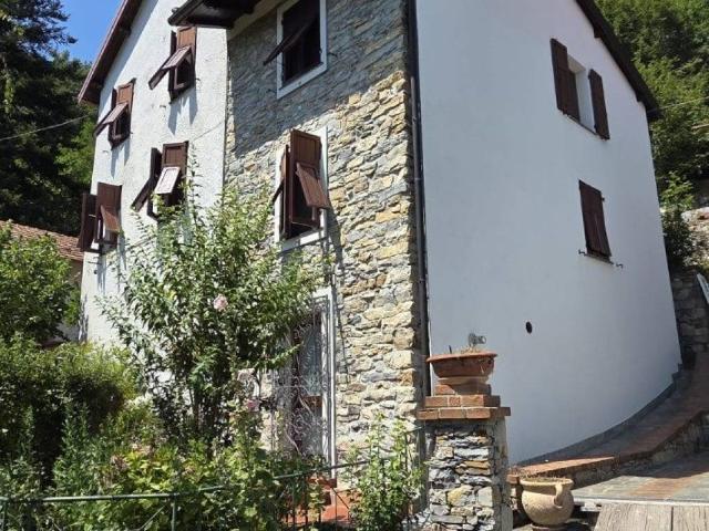 Casa indipendente in vendita a Torriglia GE
