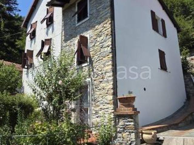 Casa indipendente in vendita a Torriglia