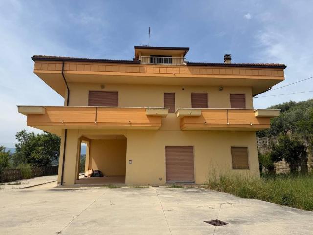 Casa indipendente in vendita a Tortoreto TE