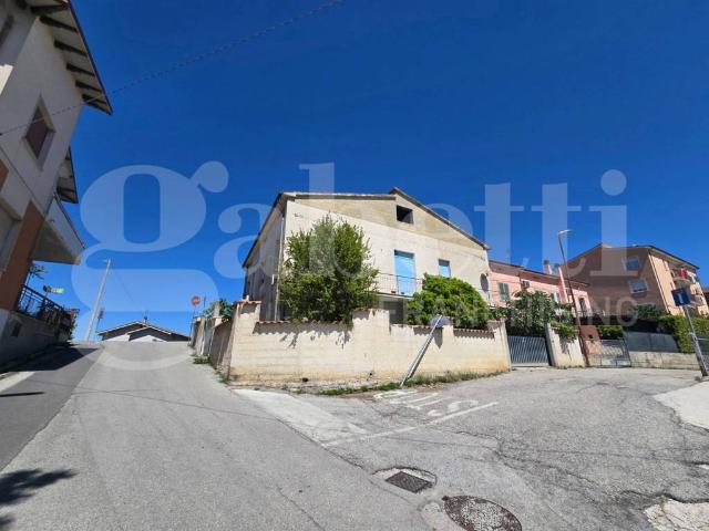 Casa indipendente in vendita a Tortoreto TE