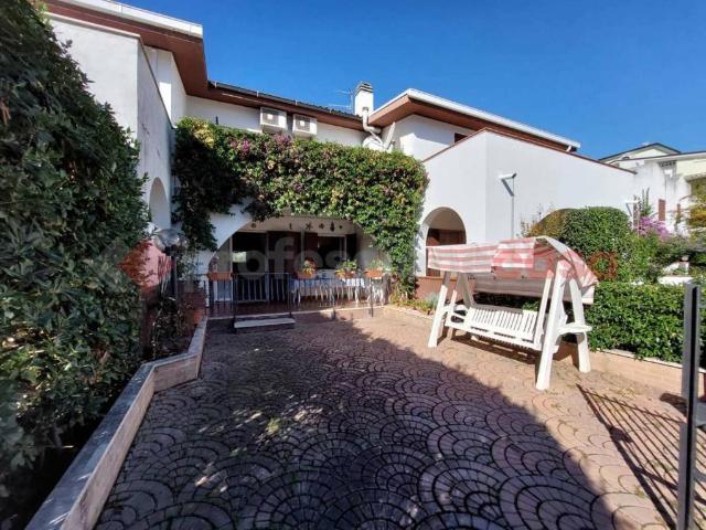 Casa indipendente in vendita a Tortoreto TE