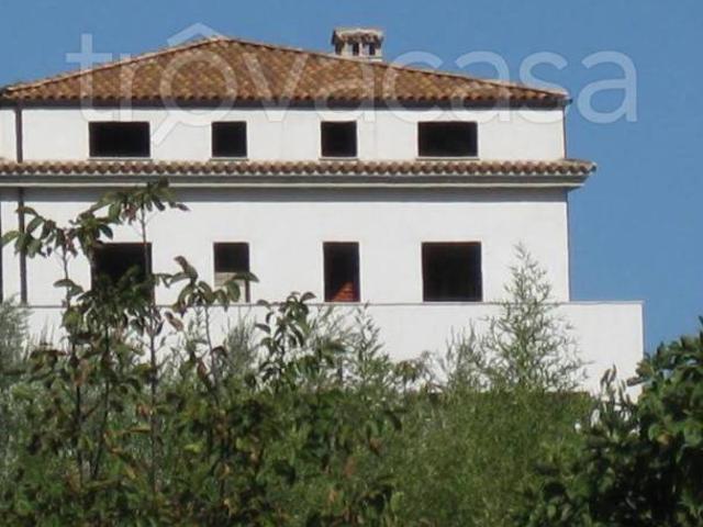 Casa indipendente in vendita a Tossicia