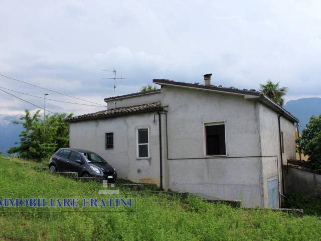 Casa indipendente in vendita a Tossicia TE