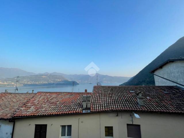 Casa indipendente in vendita a Tavernola Bergamasca BG