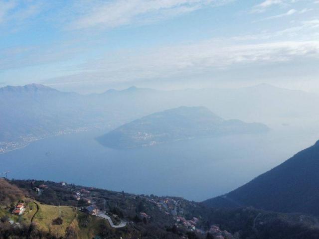 Casa indipendente in vendita a Tavernola Bergamasca BG