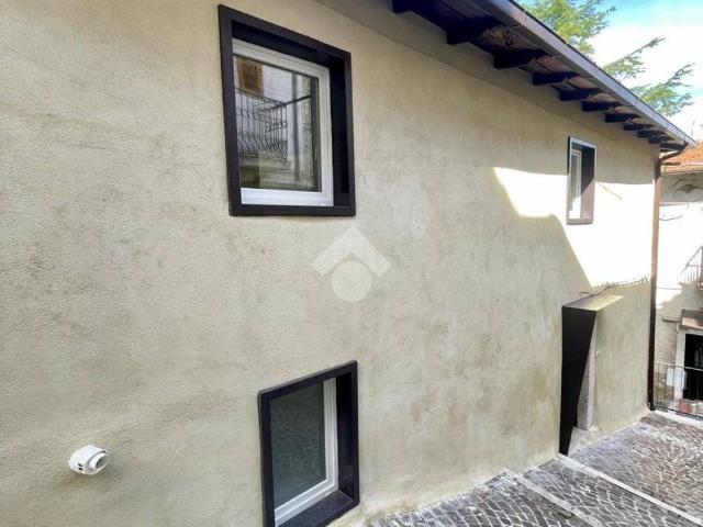 Casa indipendente in vendita a Tagliacozzo AQ
