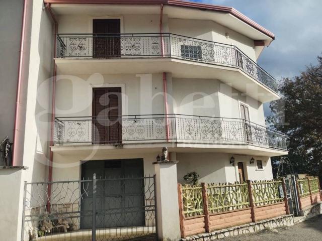 Casa indipendente in vendita a Tagliacozzo AQ