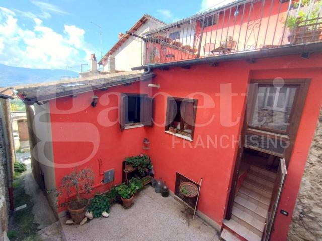 Casa indipendente in vendita a Tagliacozzo AQ