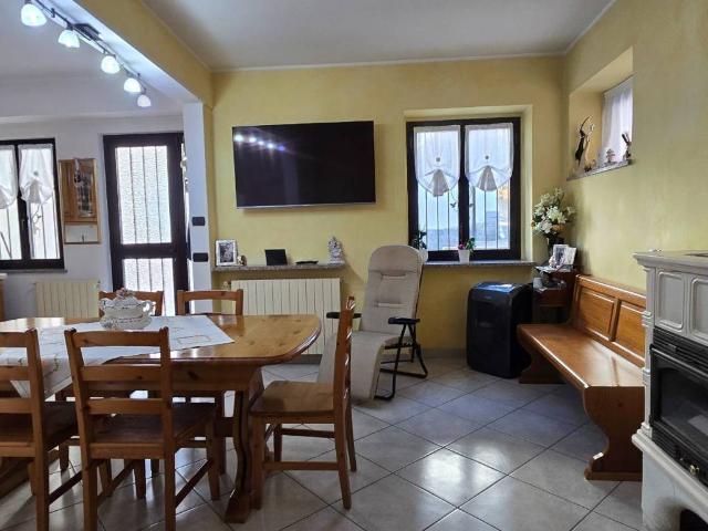 Casa indipendente in vendita a Taino VA