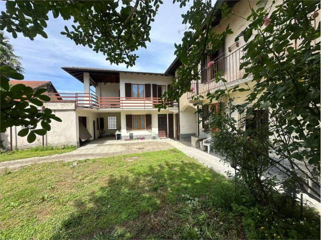 Casa indipendente in vendita a Taino VA