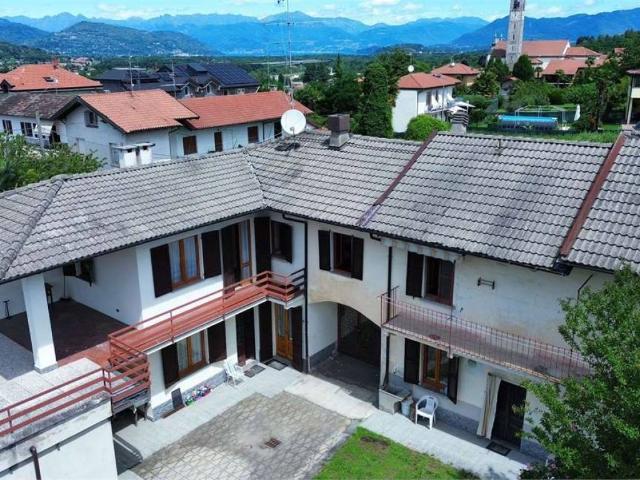 Casa indipendente in vendita a Taino VA