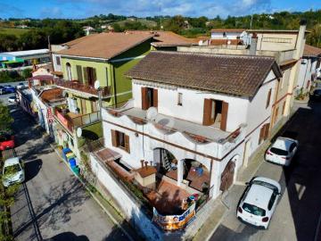 Casa indipendente in vendita a Tarano RI