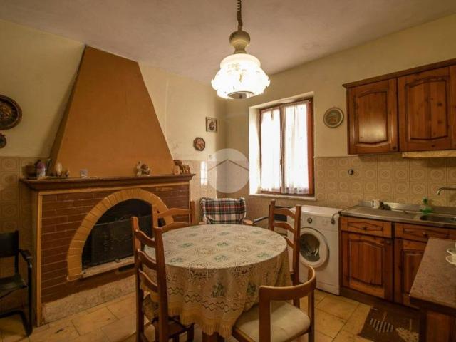 Casa indipendente in vendita a Tarano RI