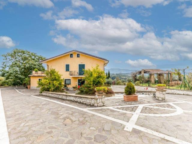 Casa indipendente in vendita a Tarano RI