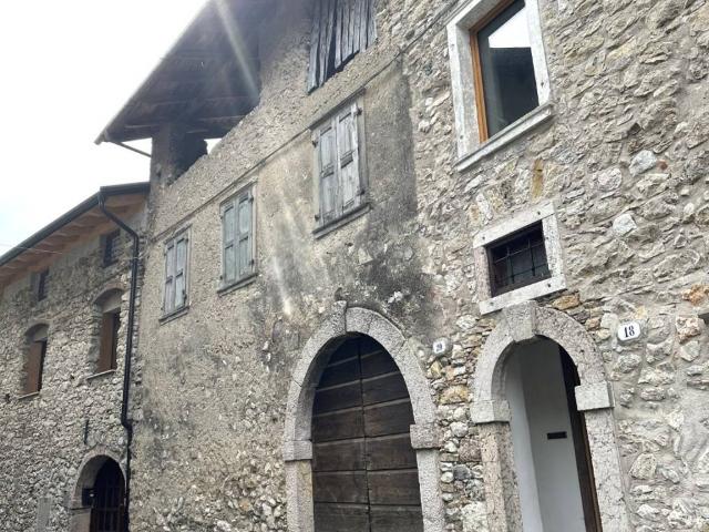 Casa indipendente in vendita a Tenno TN