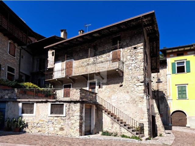 Casa indipendente in vendita a Tenno TN