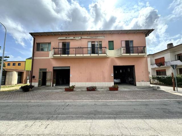 Casa indipendente in vendita a San Giacomo degli Schiavoni CB