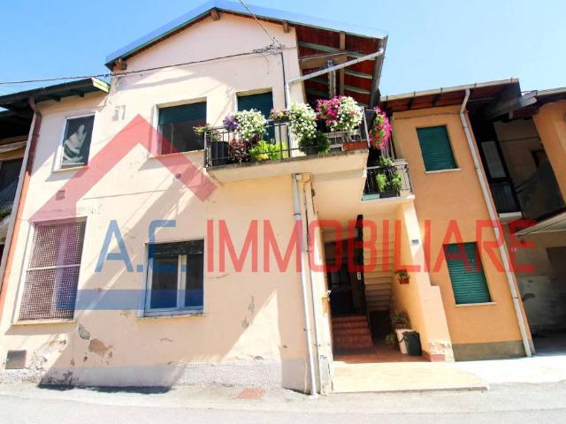 Casa indipendente in vendita a Ternate via Guglielmo Marconi, 7