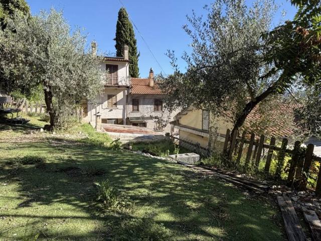 Casa indipendente in vendita a Terni TR