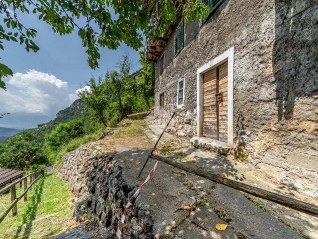 Casa indipendente in vendita a Terragnolo TN