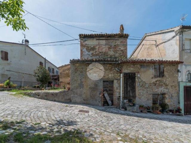 Casa indipendente in vendita a Terre Roveresche PU