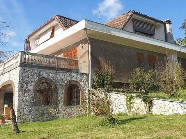 Casa indipendente in vendita a Tivoli RM