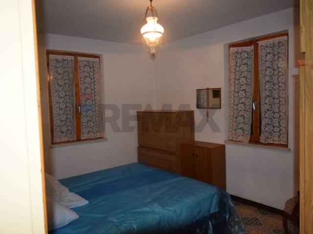Casa indipendente in vendita a Tizzano Val Parma PR