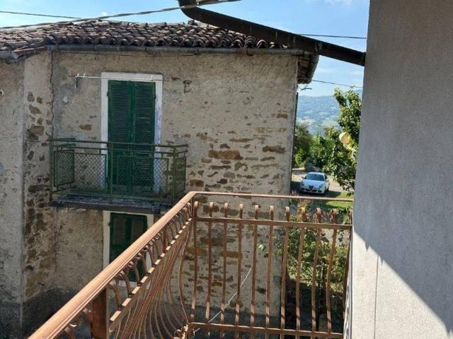 Casa indipendente in vendita a Tizzano Val Parma PR