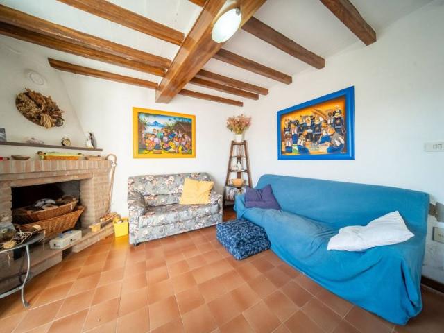 Casa indipendente in vendita a Tizzano Val Parma PR